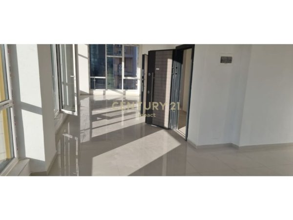 Tirane, shes ambjent biznesi , 175 m² 350.000 € (Ish Stacioni i Trenit)