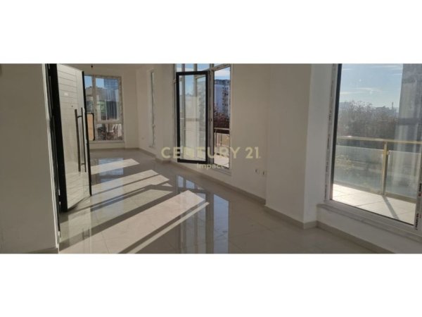 Tirane, shes ambjent biznesi , 175 m² 350.000 € (Ish Stacioni i Trenit)