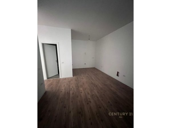Tirane, jap me qera apartament 1+1 , 74 m² 550 € (Liqeni i Thatë)
