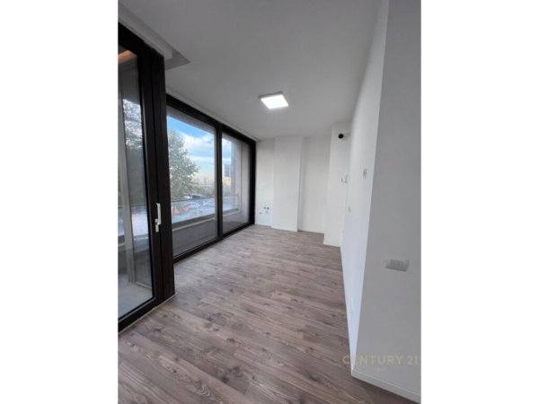 Tirane, jap me qera apartament 2+1+2+Ballkon , 120 m² 1.000 € (Liqeni i Thatë)
