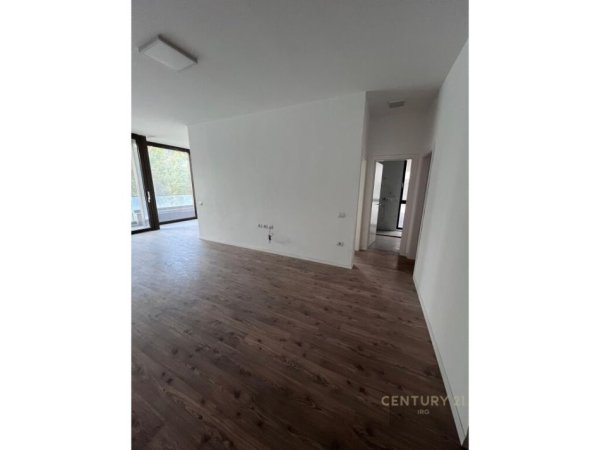 Tirane, jap me qera apartament 2+1+2+Ballkon , 120 m² 1.000 € (Liqeni i Thatë)
