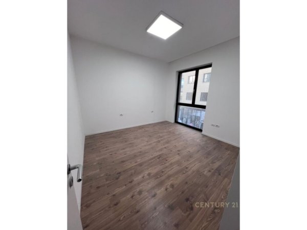 Tirane, jap me qera apartament 2+1+2+Ballkon , 120 m² 1.000 € (Liqeni i Thatë)