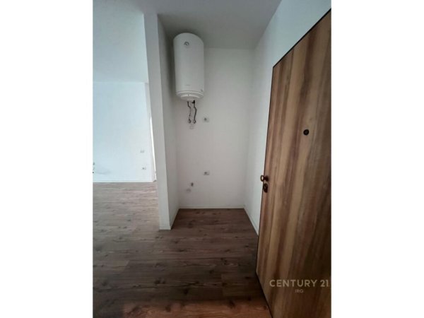Tirane, jap me qera apartament 2+1+2+Ballkon , 120 m² 1.000 € (Liqeni i Thatë)