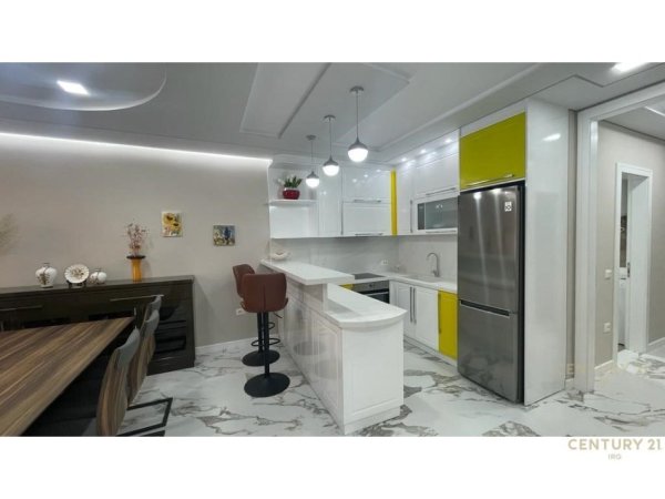 Tirane, jap me qera apartament 2+1+2 , 133 m² 1.400 € (Rruga e Kosovarëve)