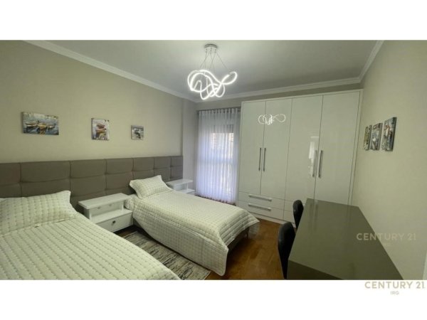 Tirane, jap me qera apartament 2+1+2 , 133 m² 1.400 € (Rruga e Kosovarëve)