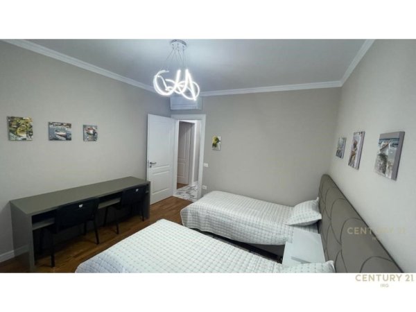 Tirane, jap me qera apartament 2+1+2 , 133 m² 1.400 € (Rruga e Kosovarëve)