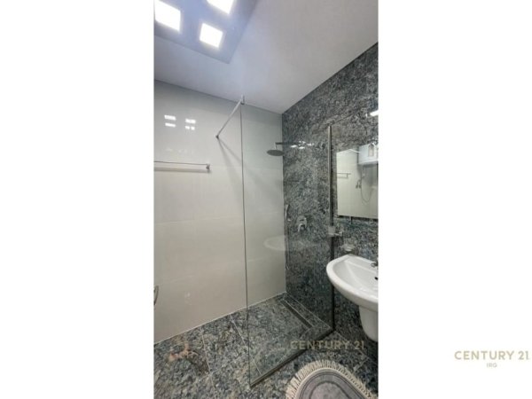 Tirane, jap me qera apartament 2+1+2 , 133 m² 1.400 € (Rruga e Kosovarëve)
