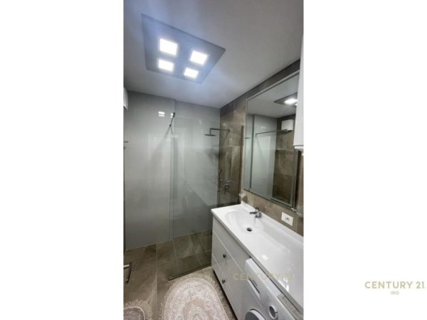 Tirane, jap me qera apartament 2+1+2 , 133 m² 1.400 € (Rruga e Kosovarëve)