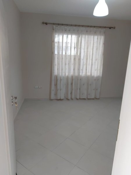Durres, jepet me qera Vile 2+1+Ballkon Kati 1, 100 m² 300 € 