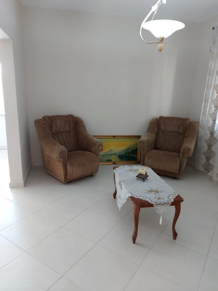 Durres, jepet me qera Vile 2+1+Ballkon Kati 1, 100 m² 300 € 
