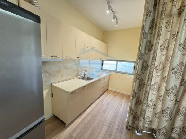 Tirane, shitet apartament 2+1+Ballkon Kati 5, 115 m² 138.000 € (Unaza e Re)