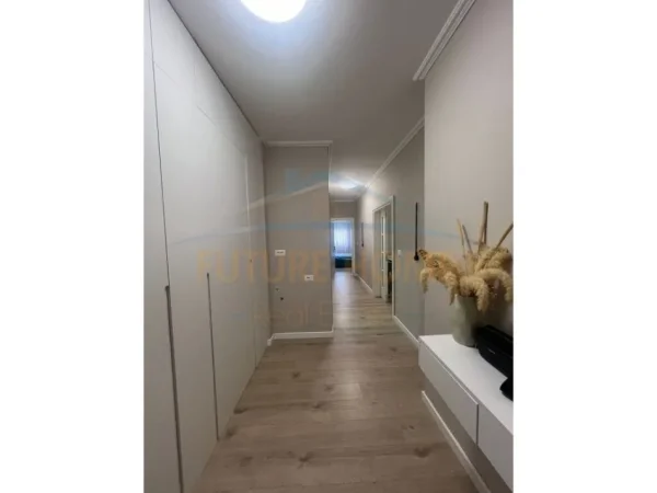 Tirane, shitet apartament 2+1+Ballkon Kati 1, 113 m² 215.000 € (Zogu i Zi)