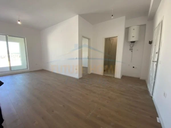 Tirane, shitet apartament 1+1+Ballkon Kati 7, 61 m² 83.000 € (Ali Demi)