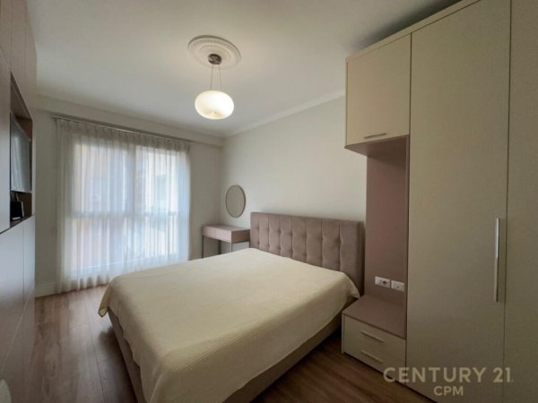 Tirane, jap me qera apartament 2+1+2+ POST PARKIMI , 120 m² 1.200 € (Liqeni i Tiranës)