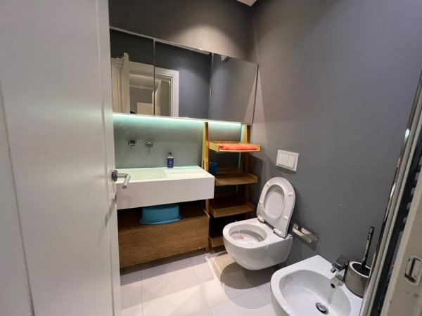 Tirane, jepet me qera apartament 2+1+Ballkon Kati 3, 105 m² 650 € (Ish-Parku)