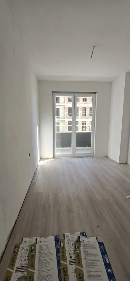 Tirane, shitet apartament 2+1+Ballkon Kati 4, 103.650 € (Univers City)
