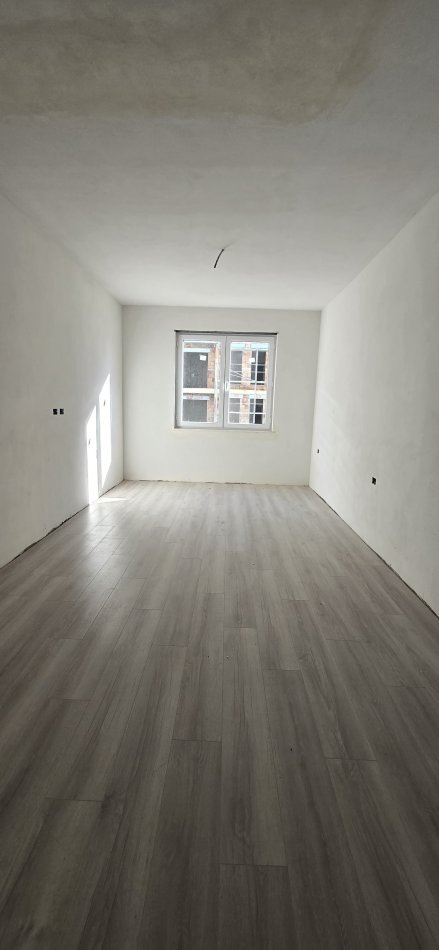 Tirane, shitet apartament 2+1+Ballkon Kati 4, 103.650 € (Univers City)