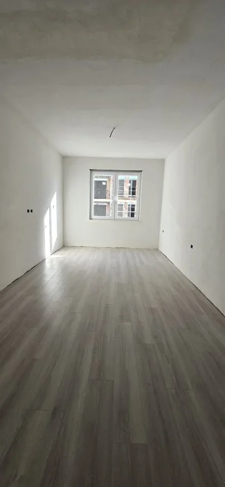 Tirane, shitet apartament 2+1+Ballkon Kati 4, 103.650 € (Univers City)