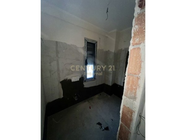 Tirane, shes apartament 3+1+2+Post Parkimi , 126 m² 198.000 € (Kodra e Diellit)
