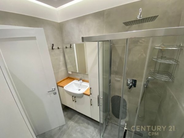 Tirane, jap me qera apartament 2+1+POST PARKIMI , 81 m² 1.200 € (Liqeni i Thatë)