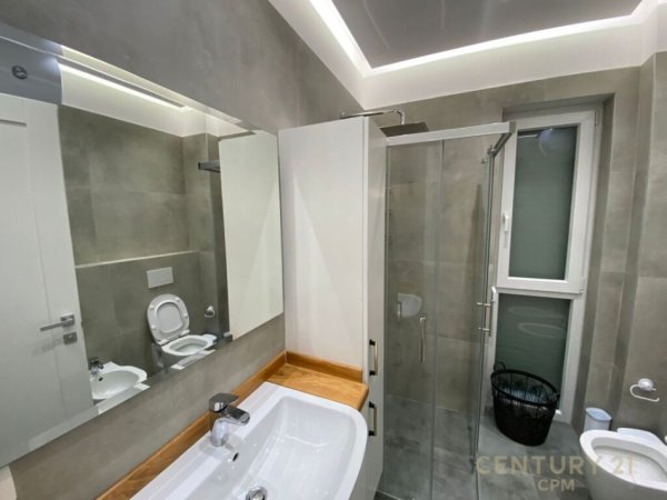 Tirane, jap me qera apartament 2+1+POST PARKIMI , 81 m² 1.200 € (Liqeni i Thatë)
