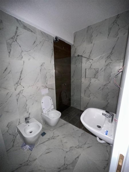 Tirane, jepet me qera apartament 2+1 Kati 2, 106 m² 600 € (Fusha Aviacionit)