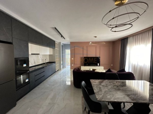 Tirane, jepet me qera 1+1 Kati 1, 80 m² 800 € (Qera, Apartament 1+1+Post Parkimi, Rruga Panorama Liqenit, Farke, TiranëAREA43441)