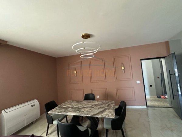 Tirane, jepet me qera 1+1 Kati 1, 80 m² 800 € (Qera, Apartament 1+1+Post Parkimi, Rruga Panorama Liqenit, Farke, TiranëAREA43441)