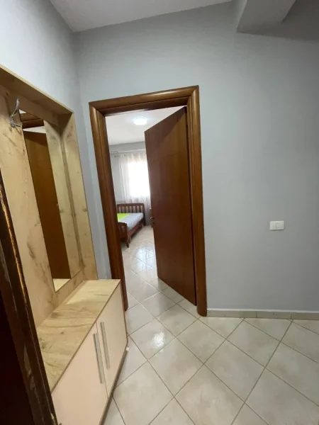 Tirane, jepet me qera apartament 2+1+Ballkon Kati 8, 100 m² 450 € (Rruga Mikel Maruli)