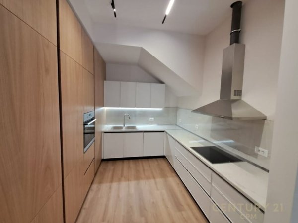 Tirane, jepet me qera apartament duplex Dublex Kati 1, 174 m² 1.300 € (Kodra e Diellit)