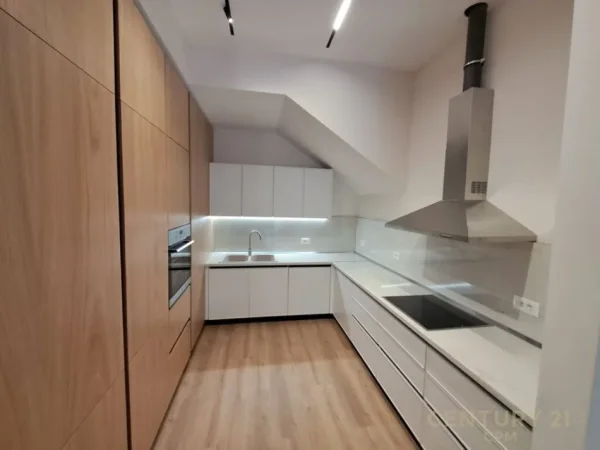 Tirane, jepet me qera apartament duplex Dublex Kati 1, 174 m² 1.300 € (Kodra e Diellit)