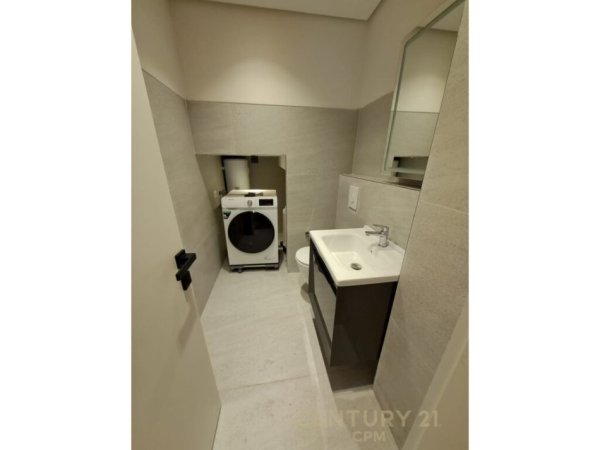 Tirane, jepet me qera apartament duplex Dublex Kati 1, 174 m² 1.300 € (Kodra e Diellit)