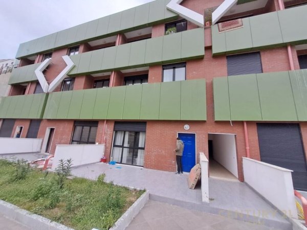 Tirane, jepet me qera apartament duplex Dublex Kati 1, 174 m² 1.300 € (Kodra e Diellit)
