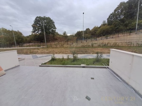 Tirane, jepet me qera apartament duplex Dublex Kati 1, 174 m² 1.300 € (Kodra e Diellit)
