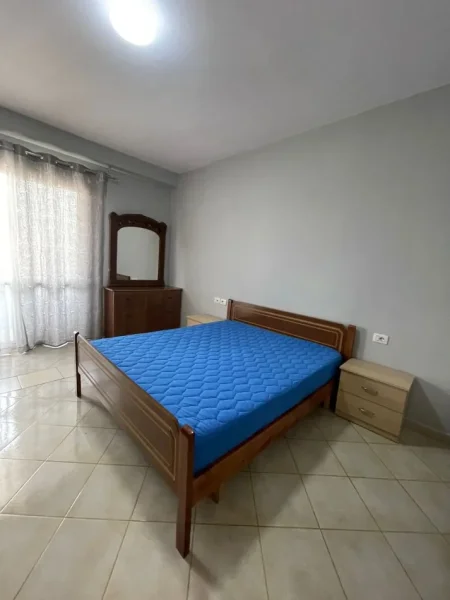 Tirane, jepet me qera apartament 2+1+Ballkon Kati 8, 100 m² 450 € (Rruga Mikel Maruli)
