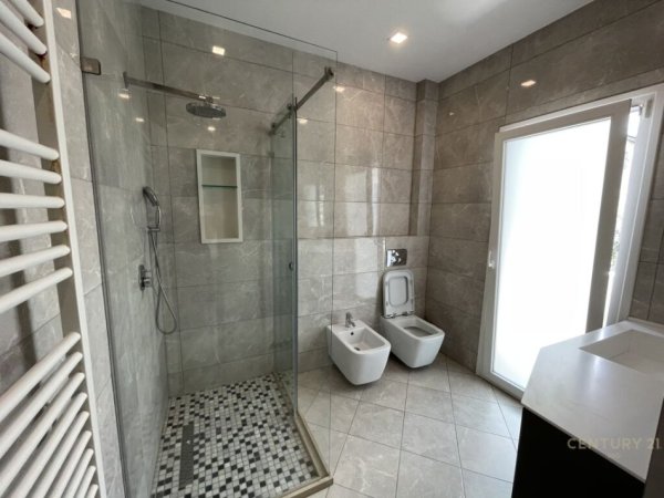 Tirane, jepet me qera Vile 3 Katshe Kati 3, 422 m² 1.500 € (Selite Tirana, Albania)