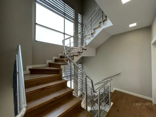 Tirane, jepet me qera Vile 3 Katshe Kati 3, 422 m² 1.500 € (Selite Tirana, Albania)