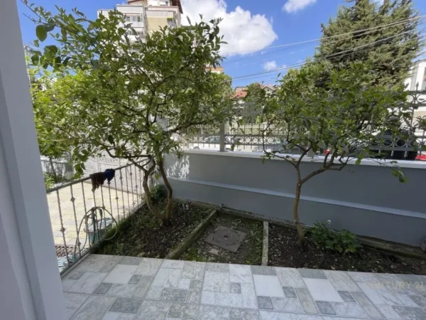 Tirane, jepet me qera Vile 3 Katshe Kati 3, 422 m² 1.500 € (Selite Tirana, Albania)