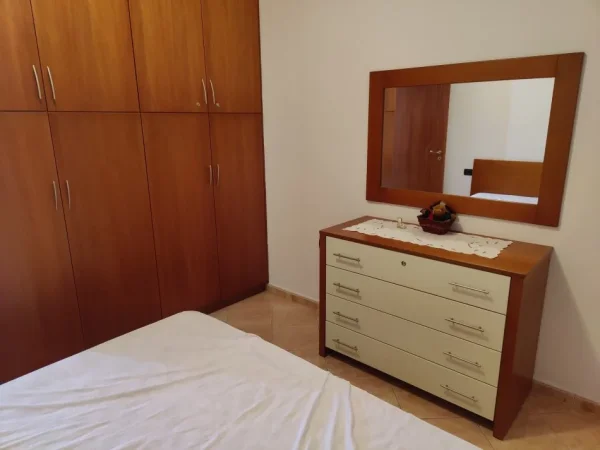 Vlore, jepet me qera apartament 2+1+Ballkon Kati 2, 72 m² 270 € 