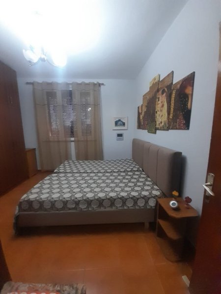 Tirane, jepet me qera apartament 2+1 Kati 4, 85 m² 650 € (Rruga e Dibres)