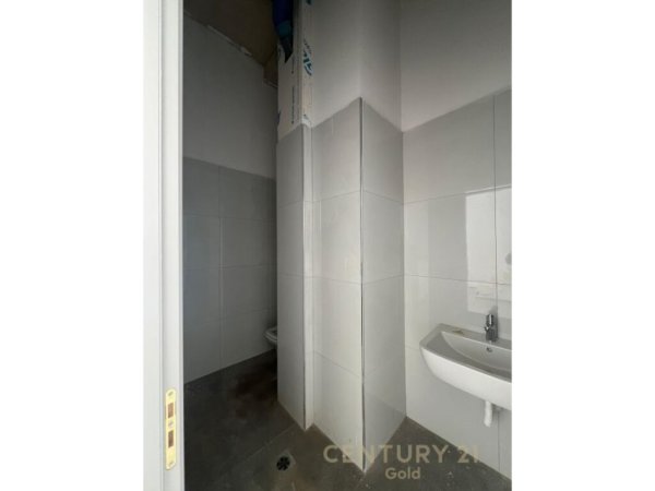 Tirane, jepet me qera ambjent biznesi Kati 0, 107 m² 1.100 € (Rruga Siri Kodra)