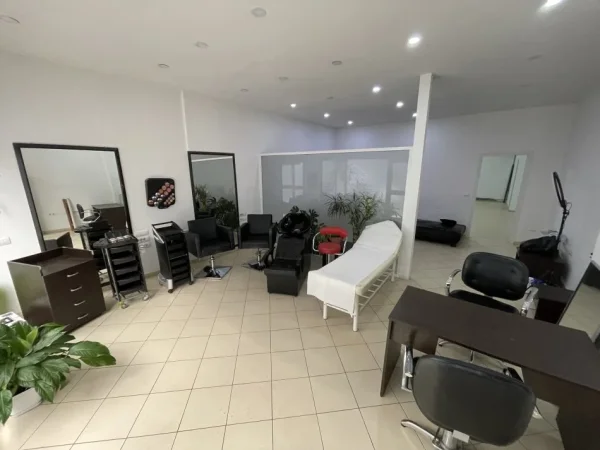 Tirane, shes dyqan Kati 0, 100 m² 205.000 € (Yzberisht , Te Eco Market)