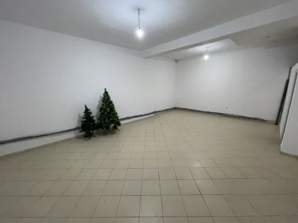 Tirane, shes dyqan Kati 0, 100 m² 205.000 € (Yzberisht , Te Eco Market)