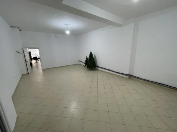 Tirane, shes dyqan Kati 0, 100 m² 205.000 € (Yzberisht , Te Eco Market)