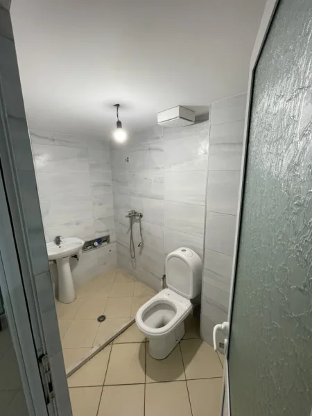 Tirane, shes dyqan Kati 0, 100 m² 205.000 € (Yzberisht , Te Eco Market)