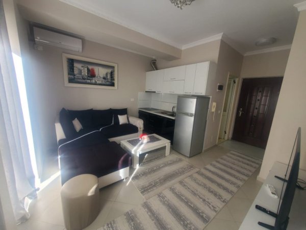 Tirane, jepet me qera apartament 1+1+Ballkon , 50 m² 400 € (Marteniteti i ri)