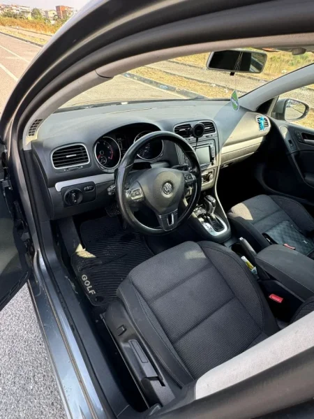 Tirane, shes makine Volkswagen Benzin+Gaz, gri e erret automatik Klima 118.000 km 7.600 €