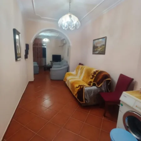 Tirane, jepet me qera apartament 2+1+Ballkon Kati 1, 110 m² 700 € (21 DHJETORI)