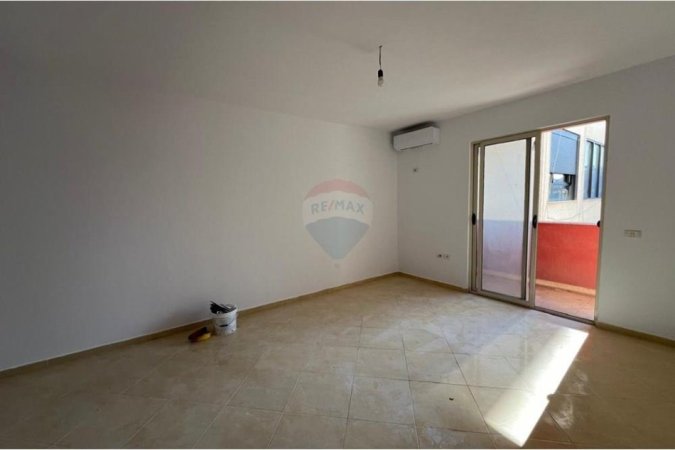 Tirane, shitet apartament 1+1 , 82.000 € (Yzberisht)