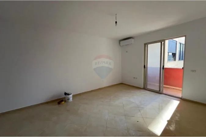 Tirane, shitet apartament 1+1 , 82.000 € (Yzberisht)